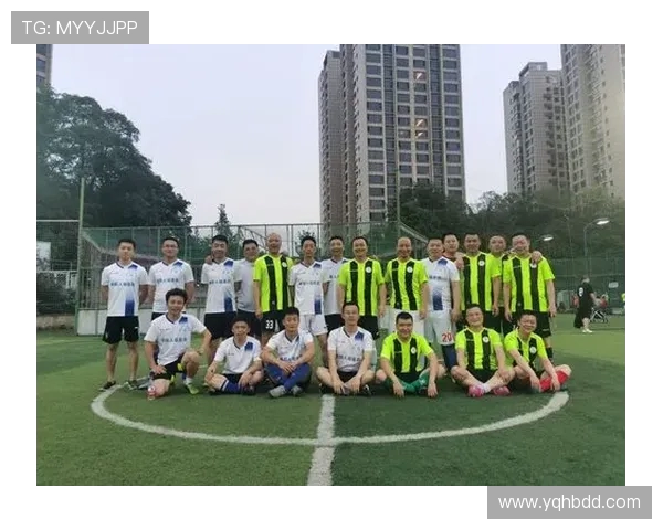 成都足球队荣登足球团队协作排行榜第四名展现出色团队精神与实力 成都足球队荣登足球团队协作排行榜第四名展现出色团队精神与实力